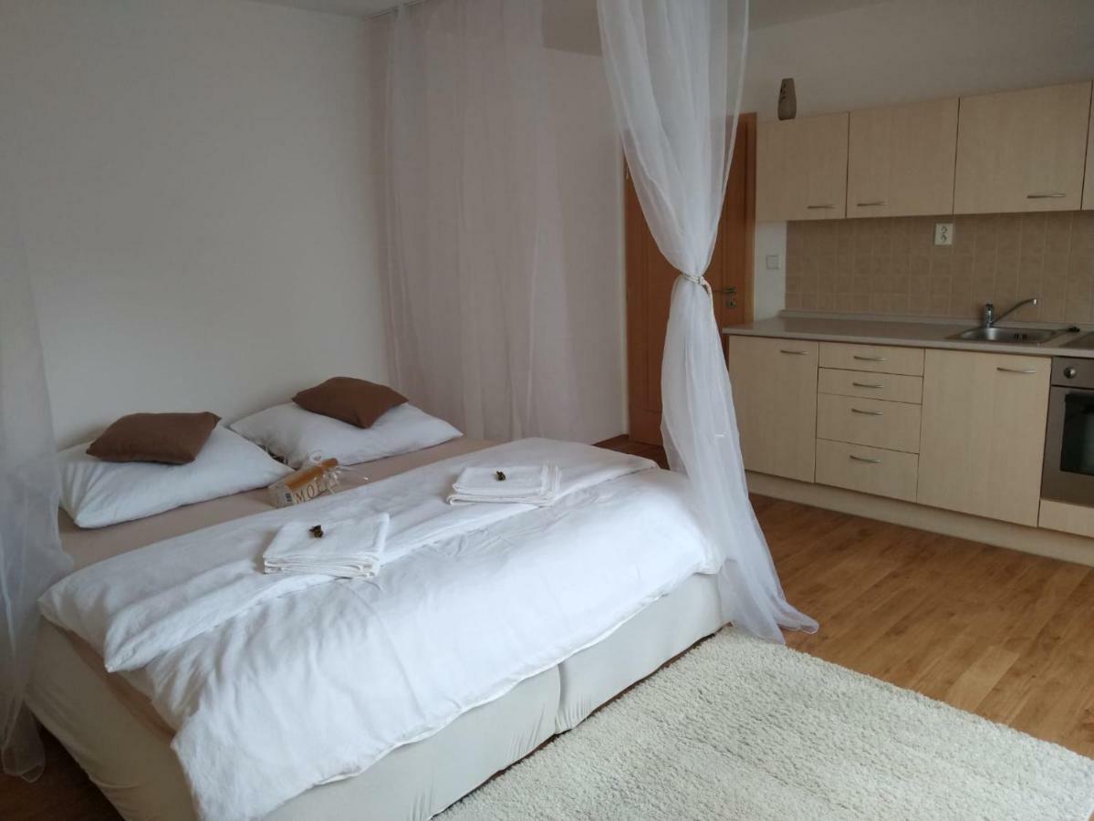 Farma Mysore Hotell Moravany  Eksteriør bilde